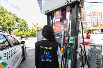 Procon de Cuiabá notifica 52 postos de combustíveis por reajustes abusivos nos preços nas bombas